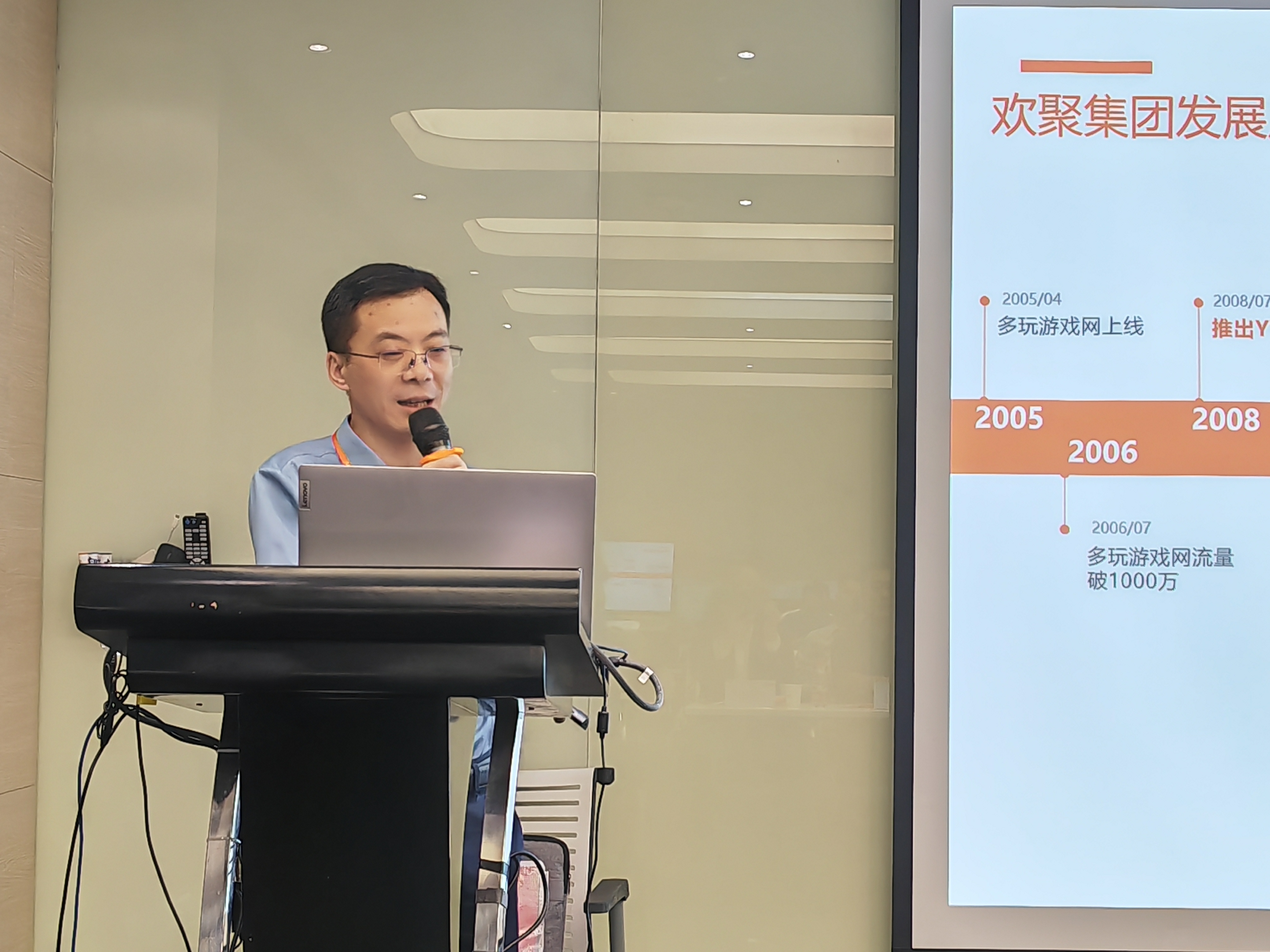 刘光华.jpg 刘光华.jpg